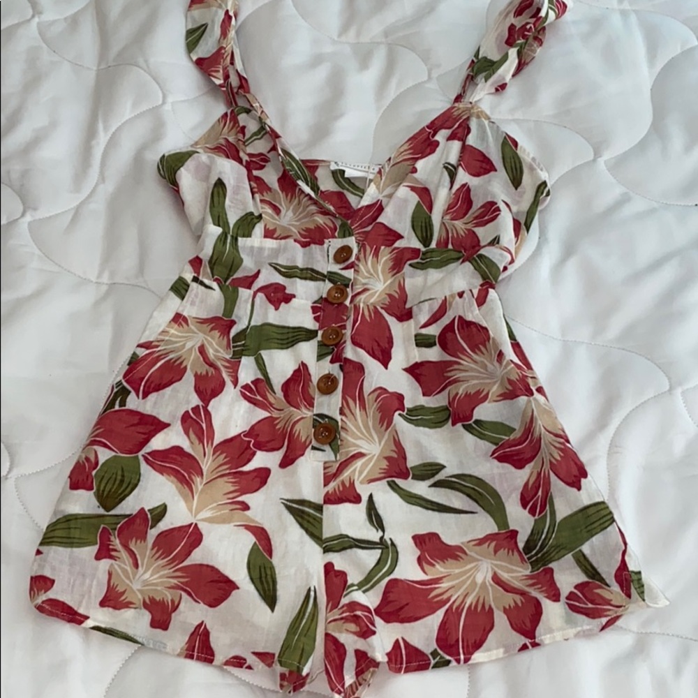 Floral romper w/ buttons and pockets